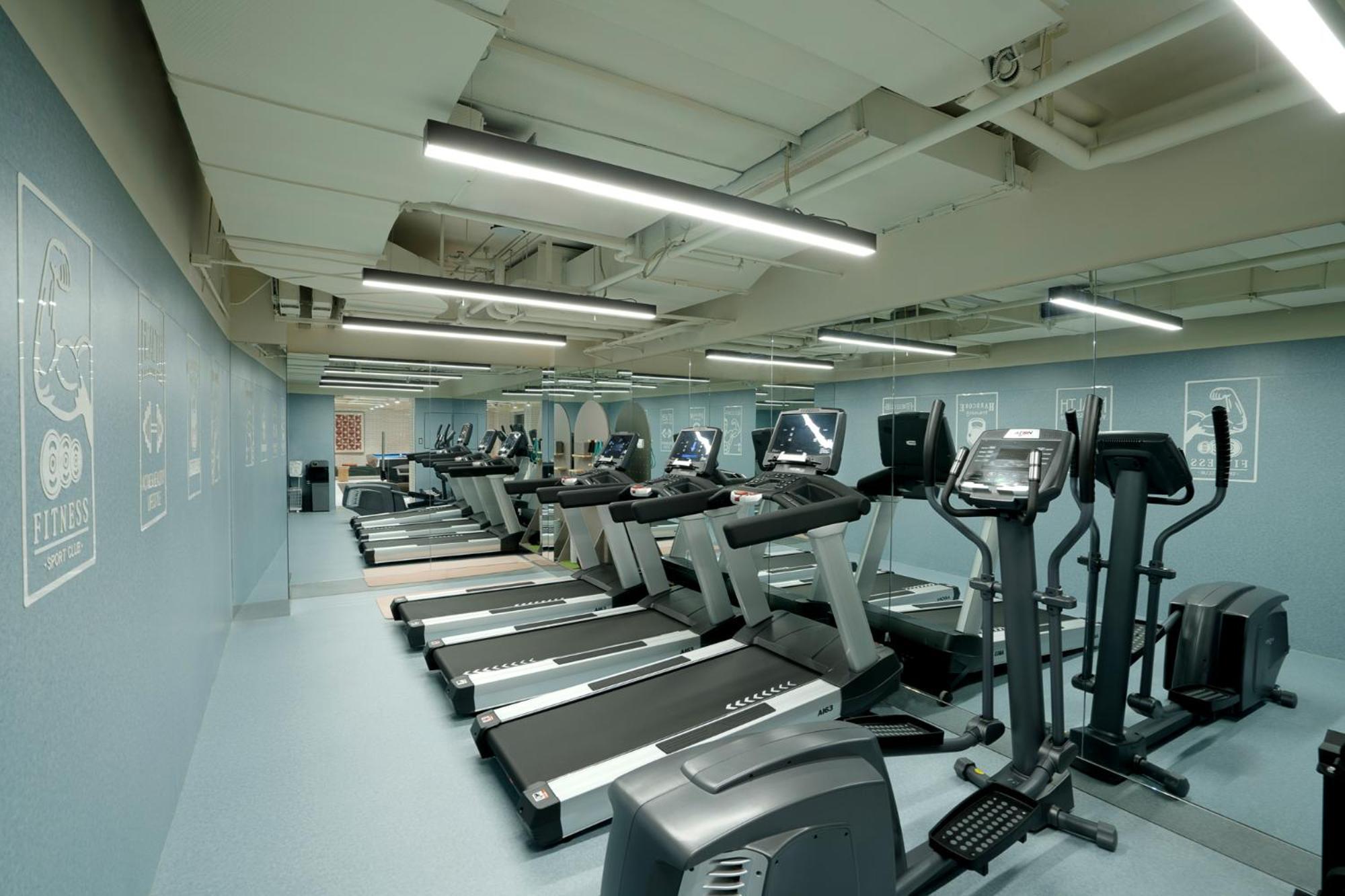 Base-Beijing Wangfujing Serviced Apartment- In Hutong &Bike Rental &Close To Forbidden City, Tian'Anmen Square &Subway Nearby &Free Coffee &Washing Machine,Kitchen &Restaurant Discount &English Speaking &High Speed Free Wifi מראה חיצוני תמונה The gym at the National Olympic Training Centre