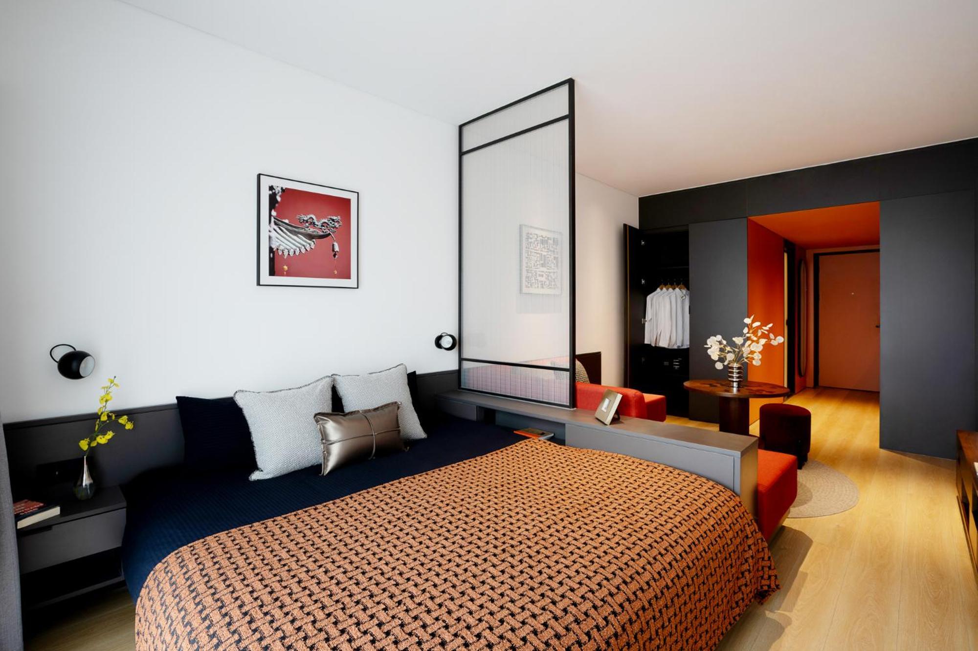 Base-Beijing Wangfujing Serviced Apartment- In Hutong &Bike Rental &Close To Forbidden City, Tian'Anmen Square &Subway Nearby &Free Coffee &Washing Machine,Kitchen &Restaurant Discount &English Speaking &High Speed Free Wifi מראה חיצוני תמונה A room at the hotel