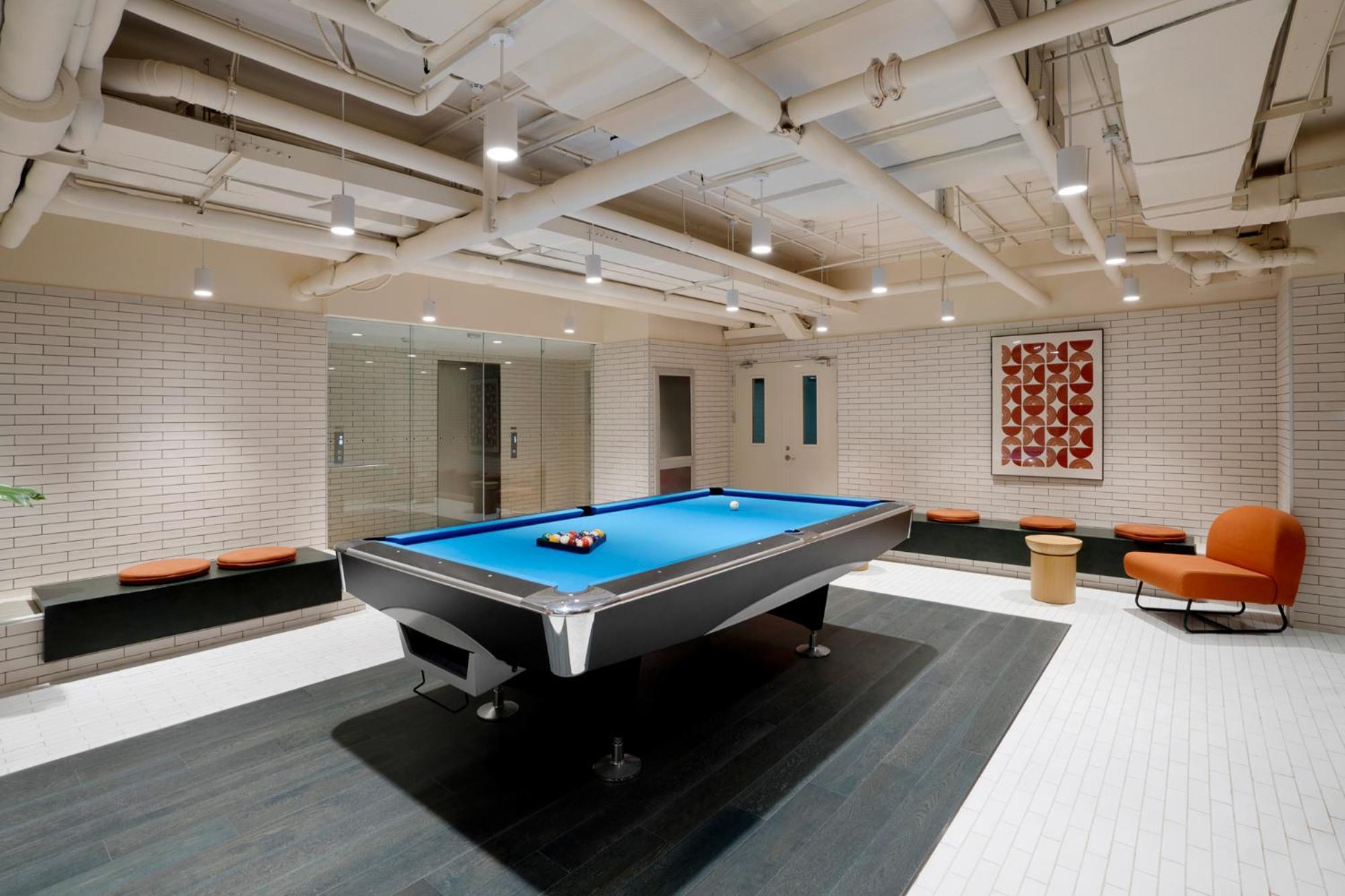 Base-Beijing Wangfujing Serviced Apartment- In Hutong &Bike Rental &Close To Forbidden City, Tian'Anmen Square &Subway Nearby &Free Coffee &Washing Machine,Kitchen &Restaurant Discount &English Speaking &High Speed Free Wifi מראה חיצוני תמונה The Billiard Room