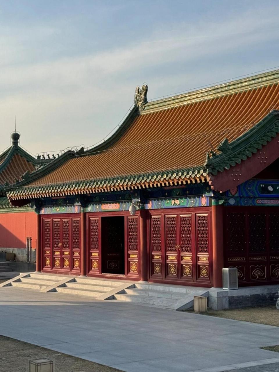 Base-Beijing Wangfujing Serviced Apartment- In Hutong &Bike Rental &Close To Forbidden City, Tian'Anmen Square &Subway Nearby &Free Coffee &Washing Machine,Kitchen &Restaurant Discount &English Speaking &High Speed Free Wifi מראה חיצוני תמונה The gate of the temple